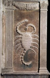 Skorpion reprezentowany przez skorpiona, z serii płaskorzeźb przedstawiających symbole planet i znaki zodiaku, ok. 1450 (tynk)